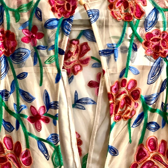 Embroidered dress open back small - Picture 5 of 12